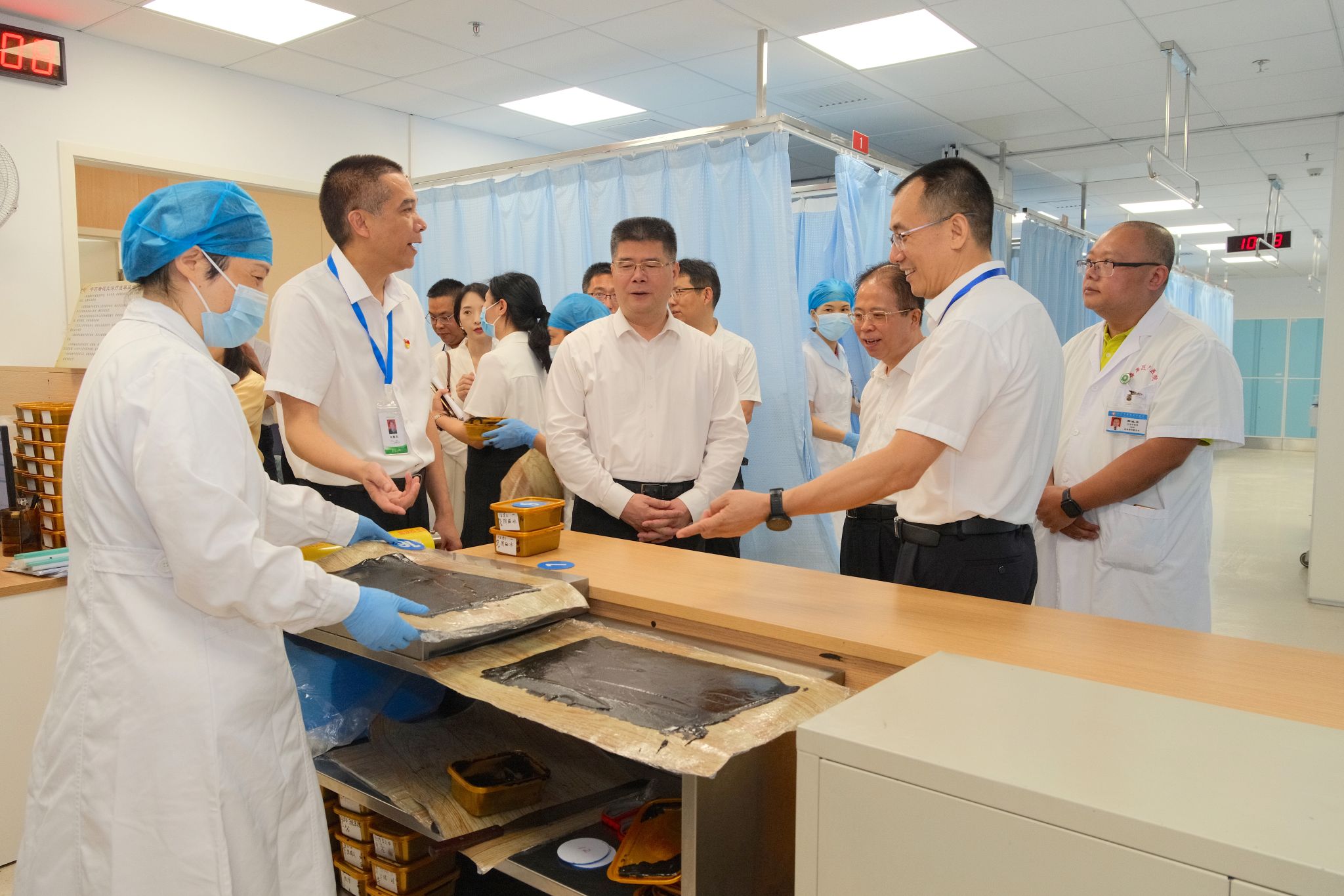 beat365官方网站与番禺区共商校政合作共建番禺区中医院