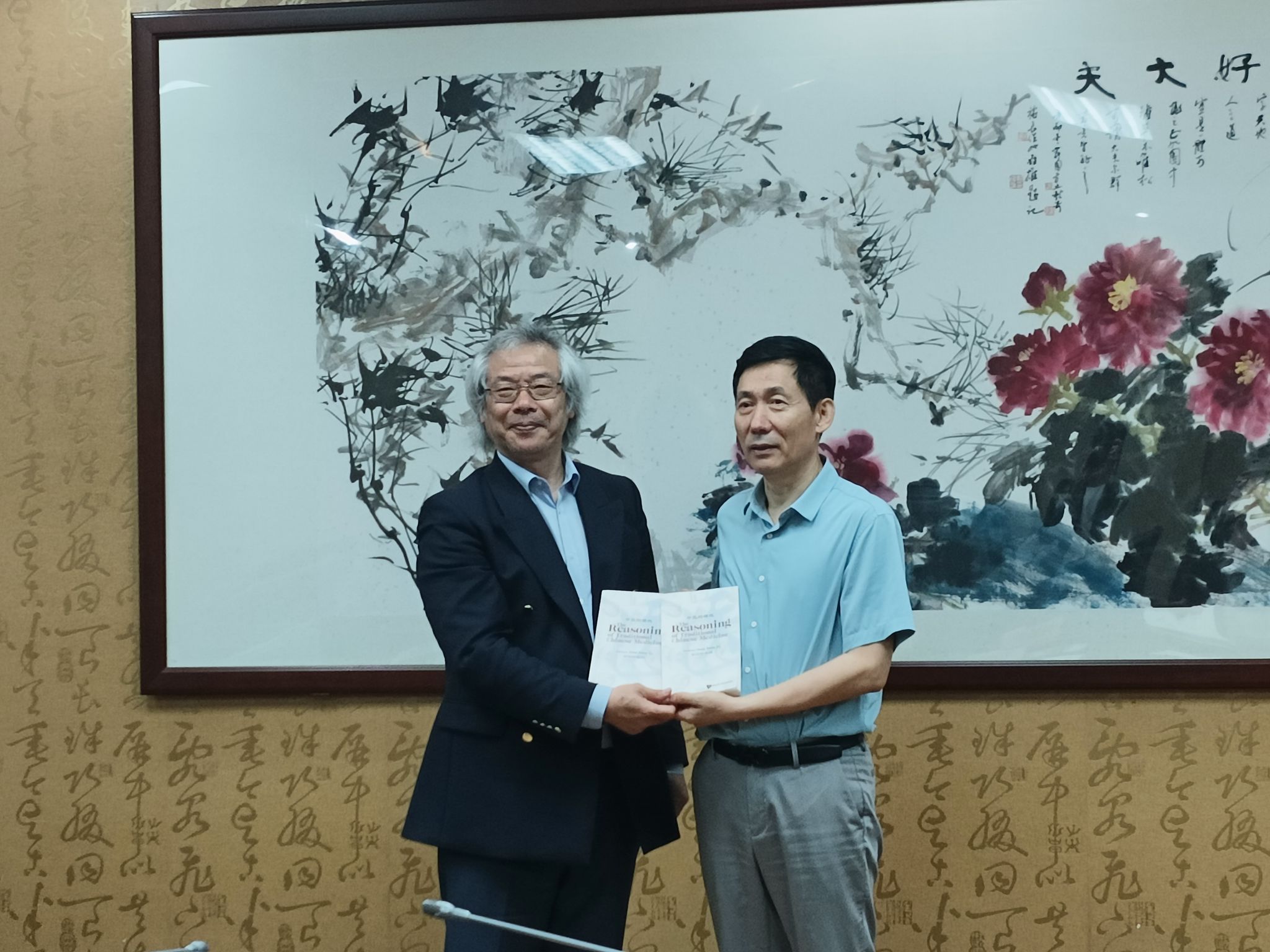 欧洲校友会会长一行来beat365官方网站交流