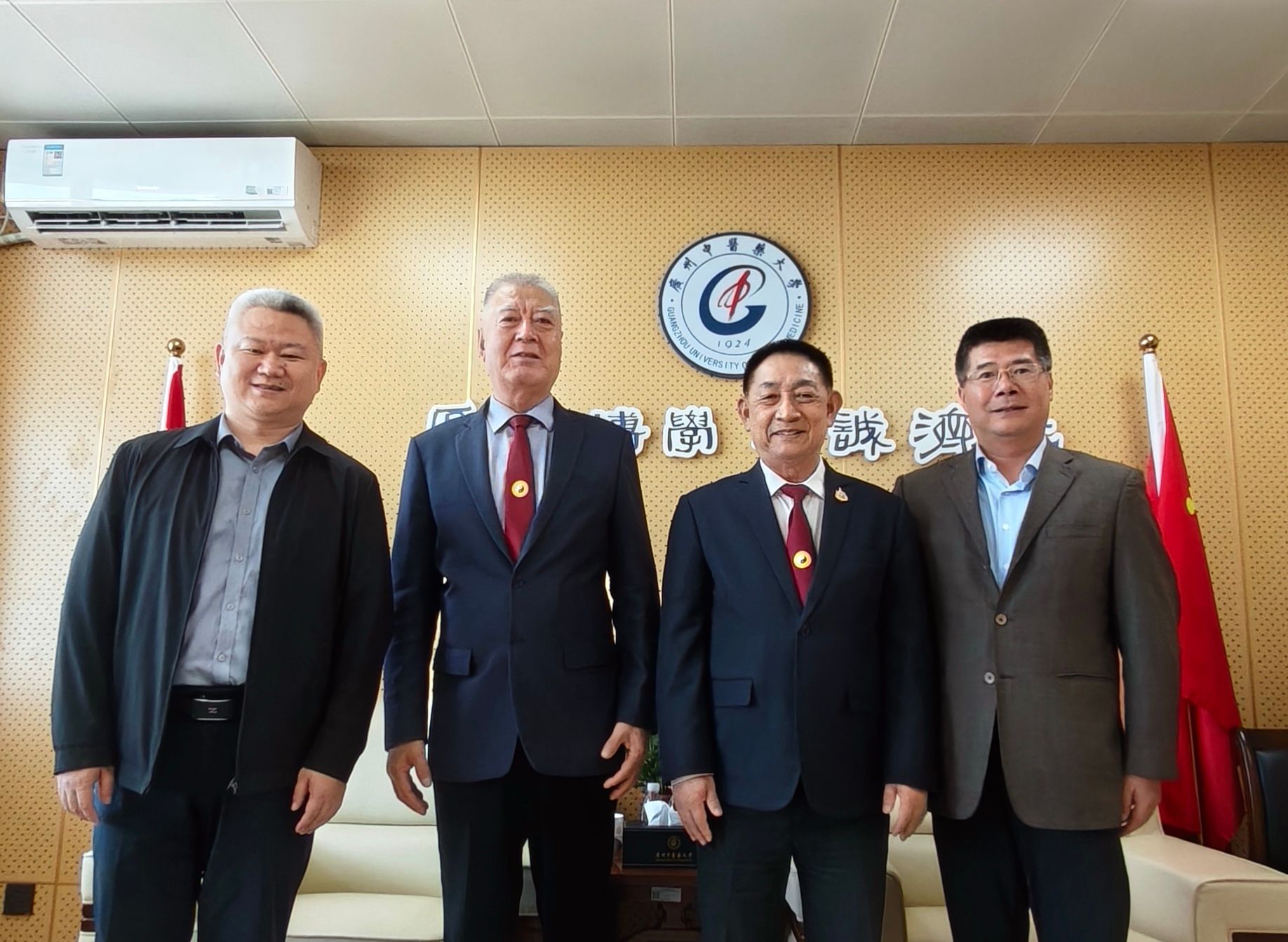 泰国中医师总会访问beat365官方网站 共促中医药国际交流与发展