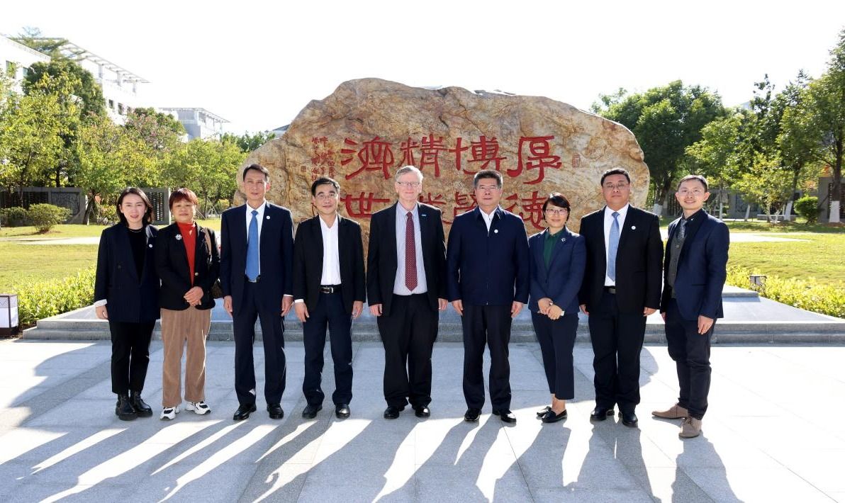 世界卫生组织整合医疗服务司司长鲁迪·埃格斯一行访问beat365官方网站