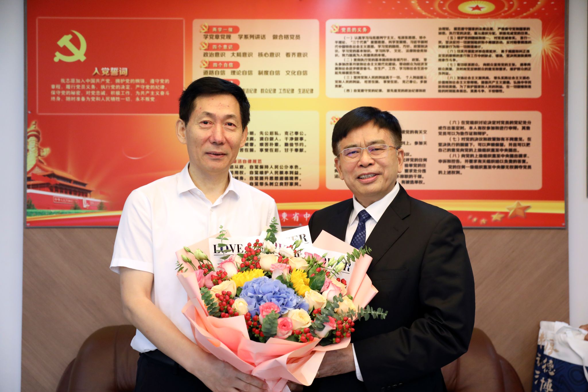 beat365官方网站领导走访慰问教师