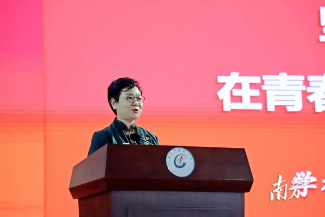 beat365官方网站党委书记张建华开讲“思政第一课”。