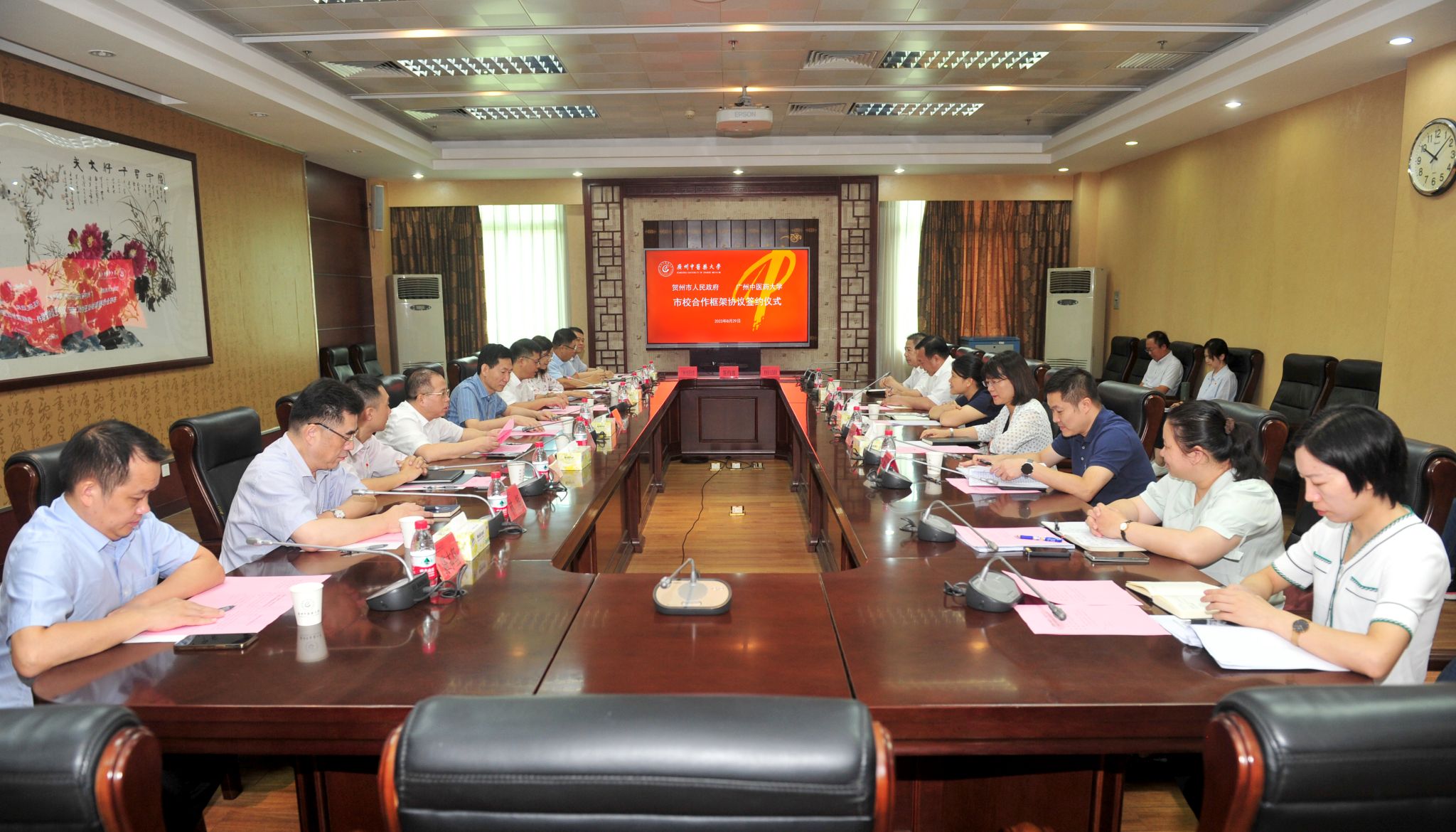 beat365官方网站与贺州市人民政府续签市校合作框架协议